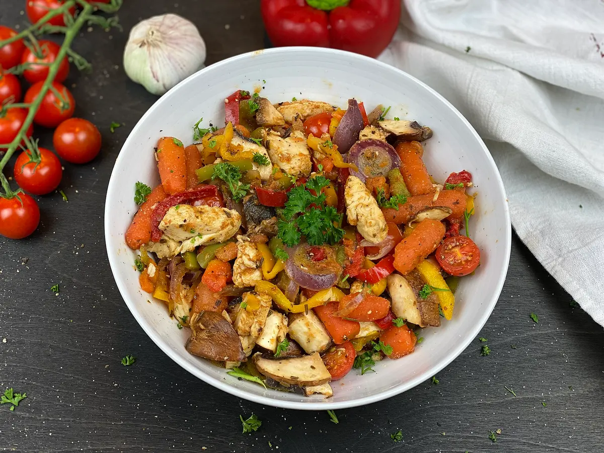 Chicken and vegetable stir-fry with soy sauce