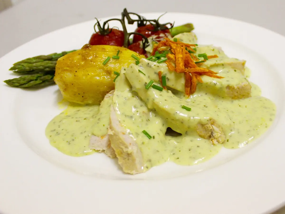 Chicken breast in creamy garlic sauce
