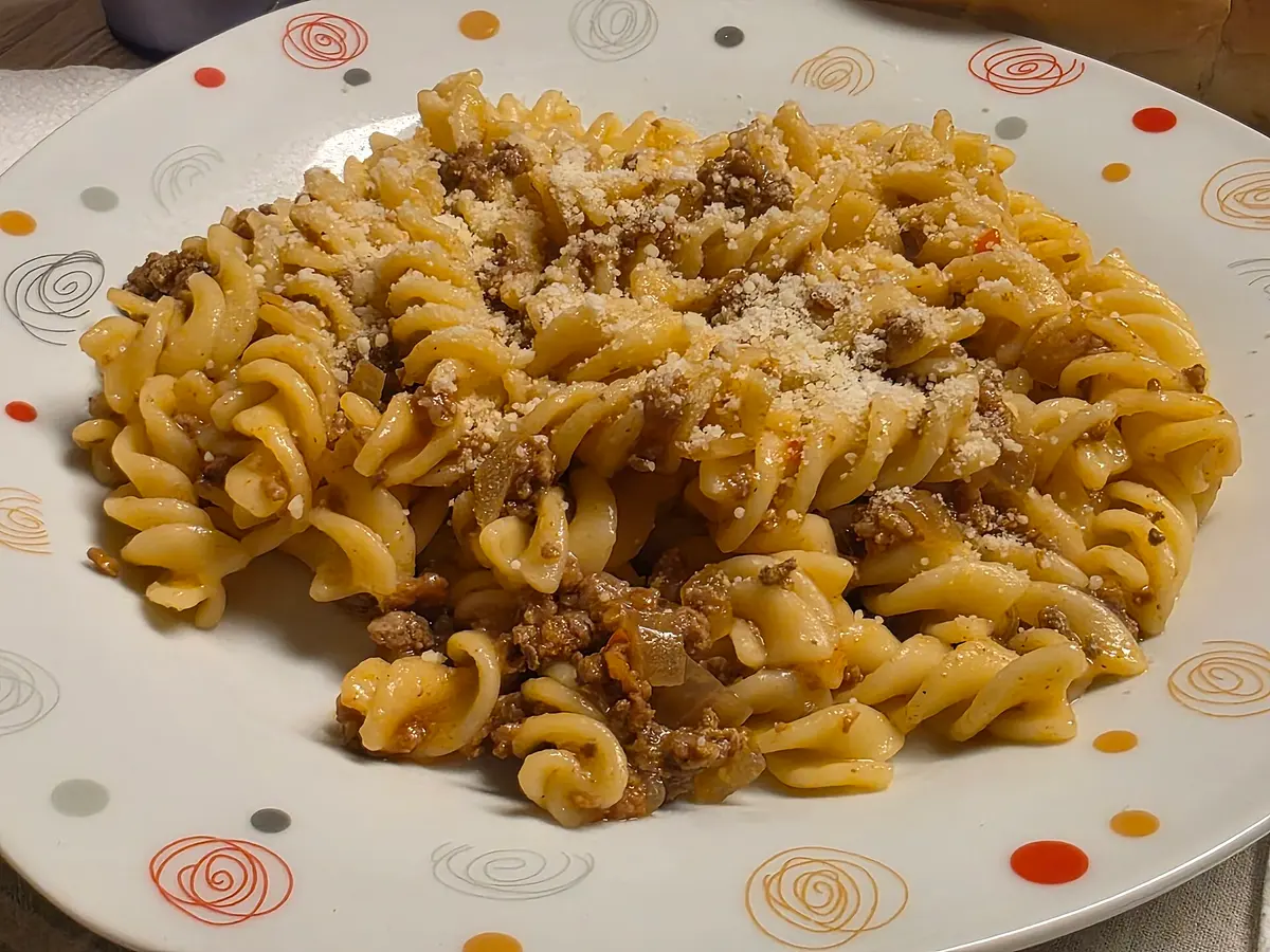 Navy-style pasta with beef mince