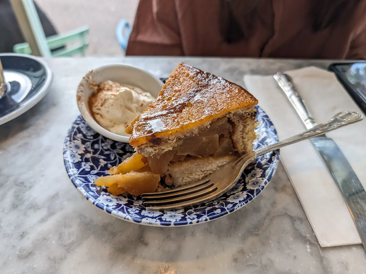 Sharlotka (Russian Apple Cake)