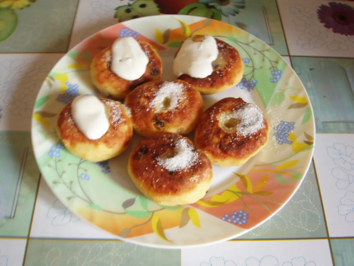 Syrniki (Farmer's Cheese Pancakes)