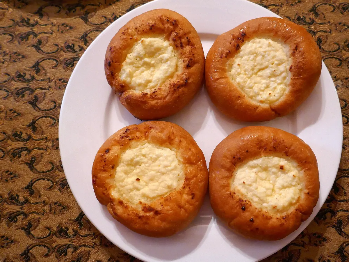 Vatrushki tvorog buns